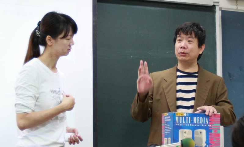 抽恐怖箱前，老師和公主先交換預測人選