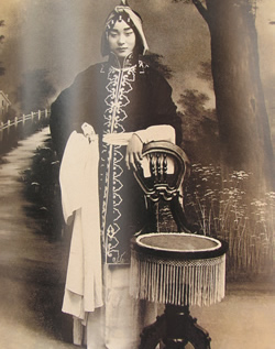 《桑園會》中尚小雲飾演的羅敷