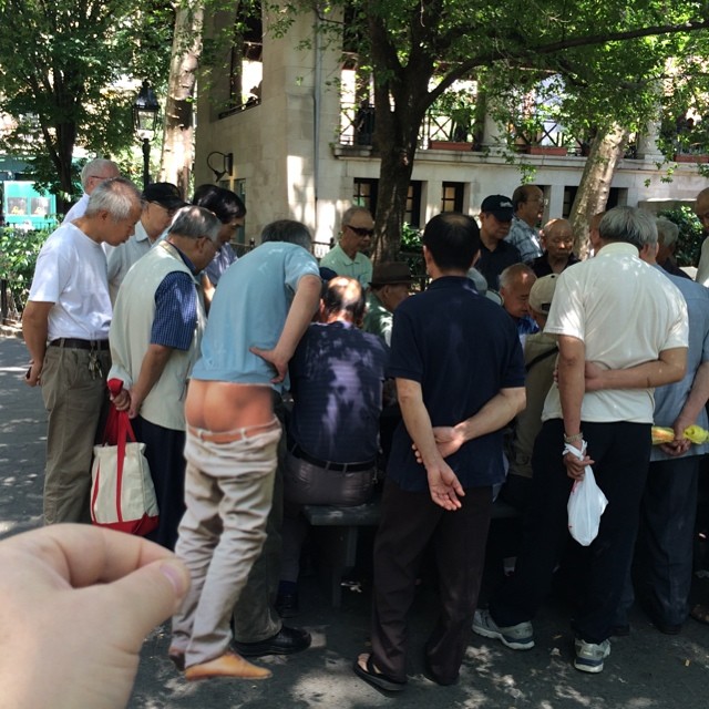 Kalen Holloman 剪紙與 iPhone 拼貼